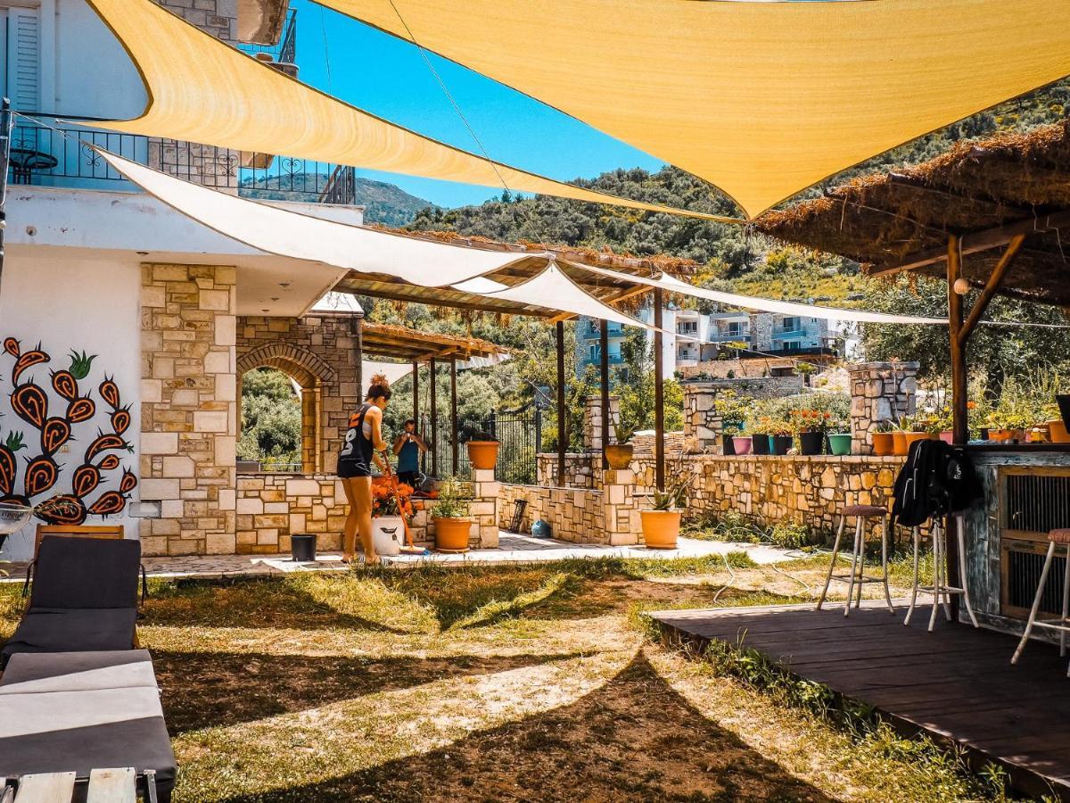 Sun Bakers Hostel Himare Buitenkant foto