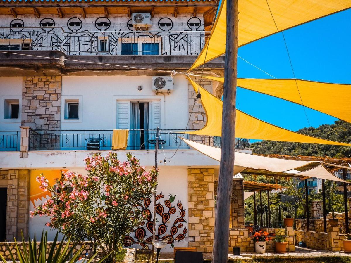Sun Bakers Hostel Himare Buitenkant foto